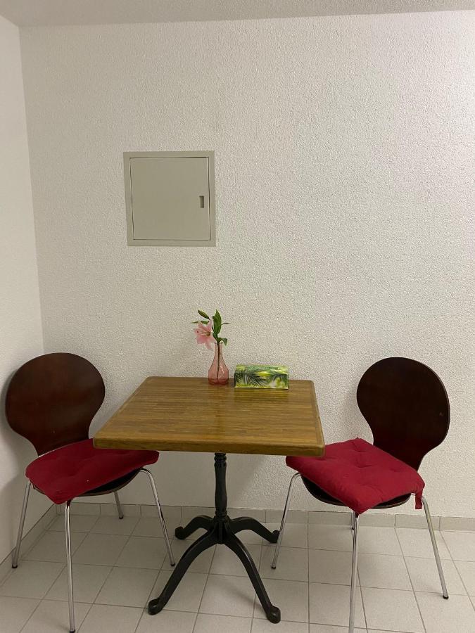 Private Studio Apartment In Бремгартен Экстерьер фото